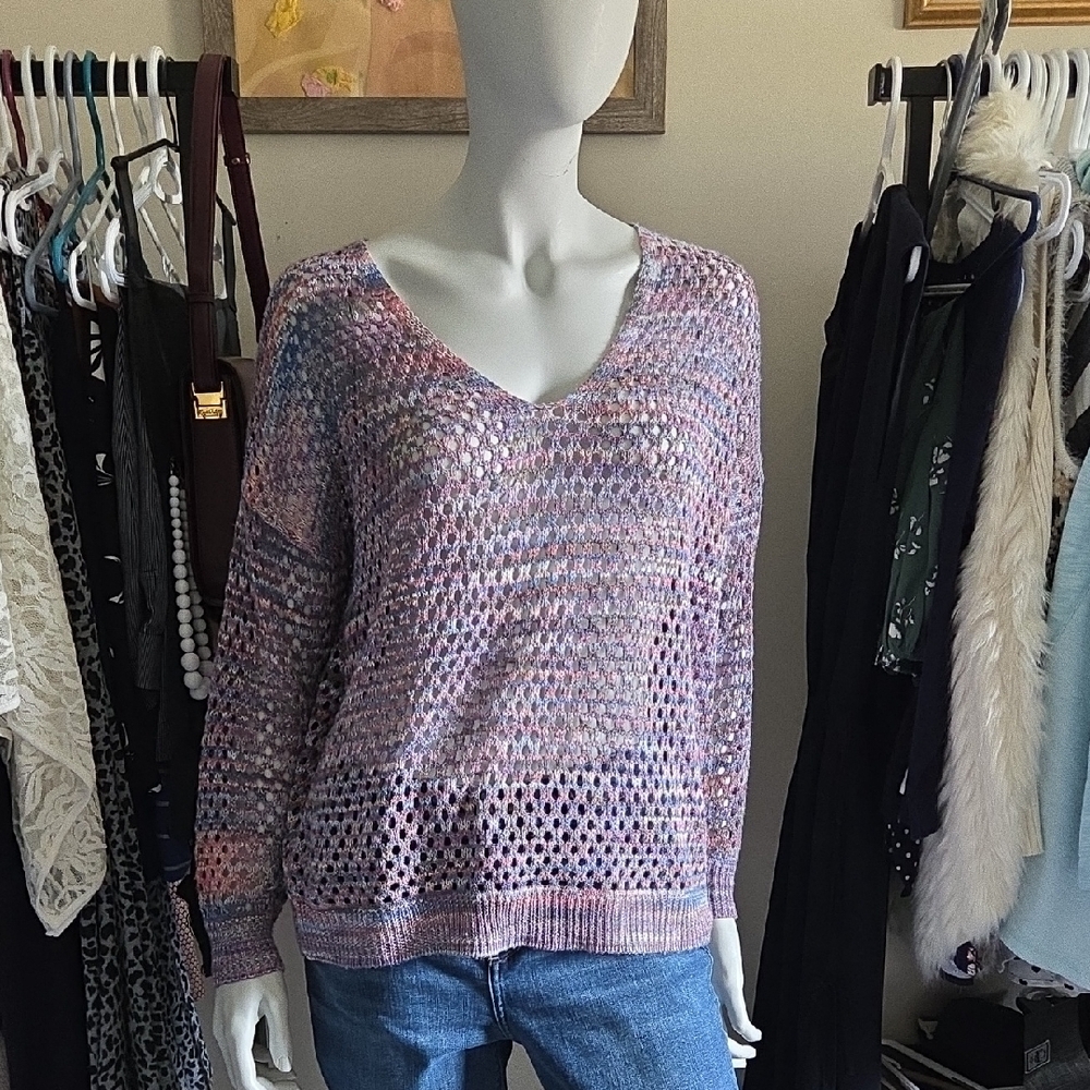 Laura Petites V-Neck Mesh Knit Long Sleeve Top in Pink and Purple